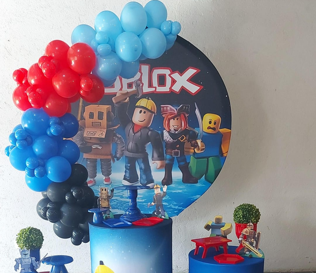 arco do balões e enfeites do roblox