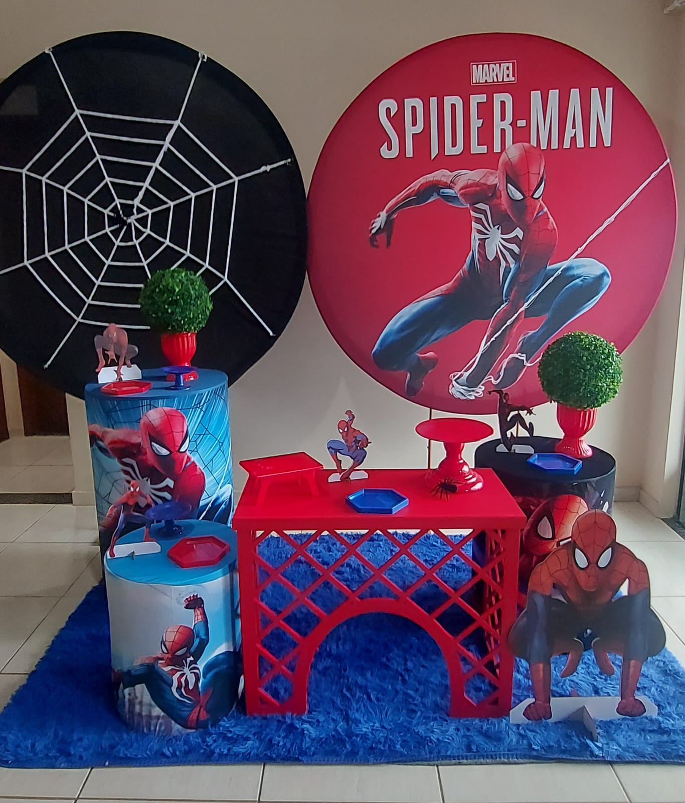 Decoração para festas, com tema do homem aranha