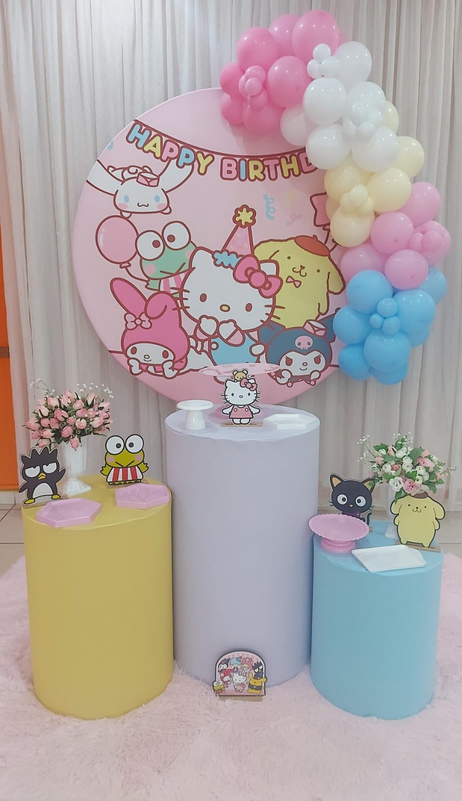 Decoração para festas, tema da hello kitty.