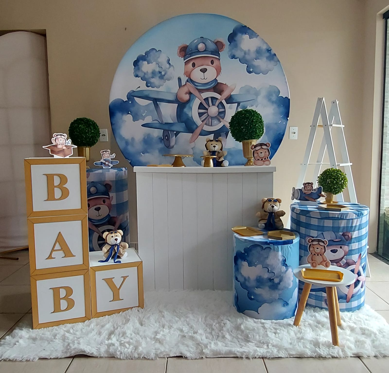 decoração de festas, com um urso aviador