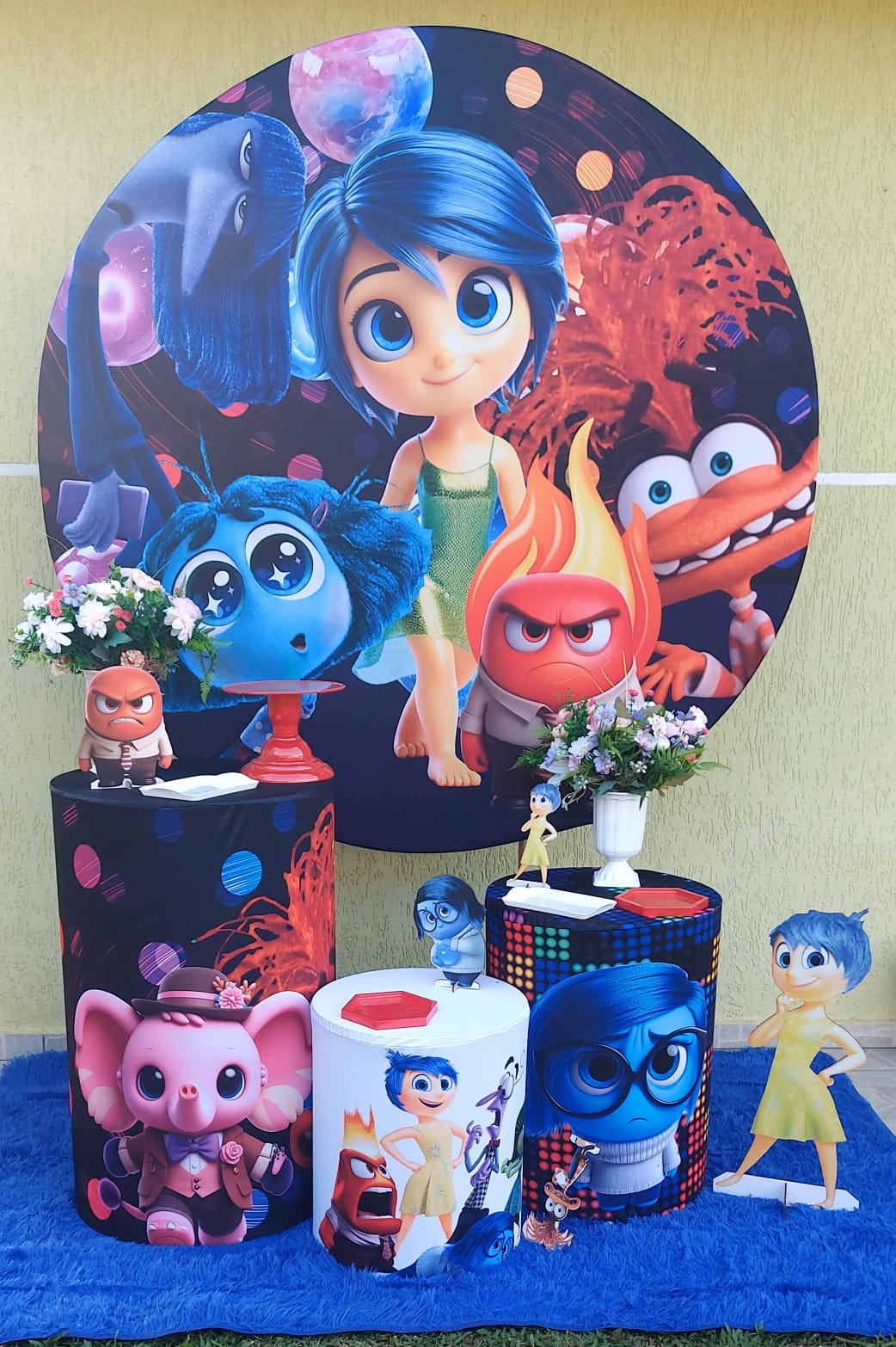 decorações de festas com enfeites do divertidamente