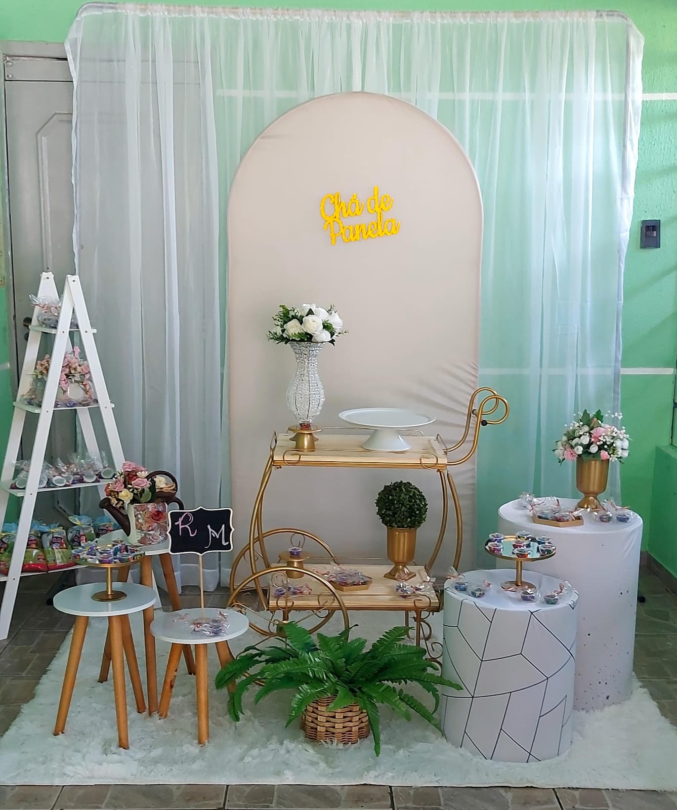 Decoração para chá de panela, com um tema verde